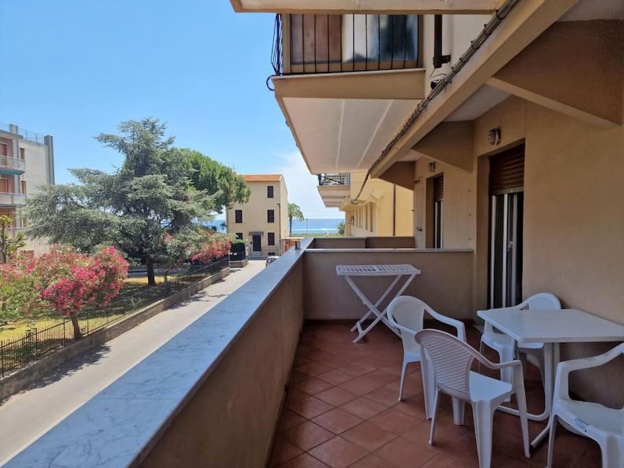 50 Metri Dal Mare - Free Parking E A/C Apartman Pietra Ligure Kültér fotó
