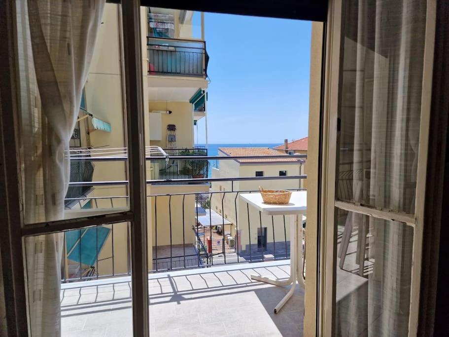 50 Metri Dal Mare - Free Parking E A/C Apartman Pietra Ligure Kültér fotó