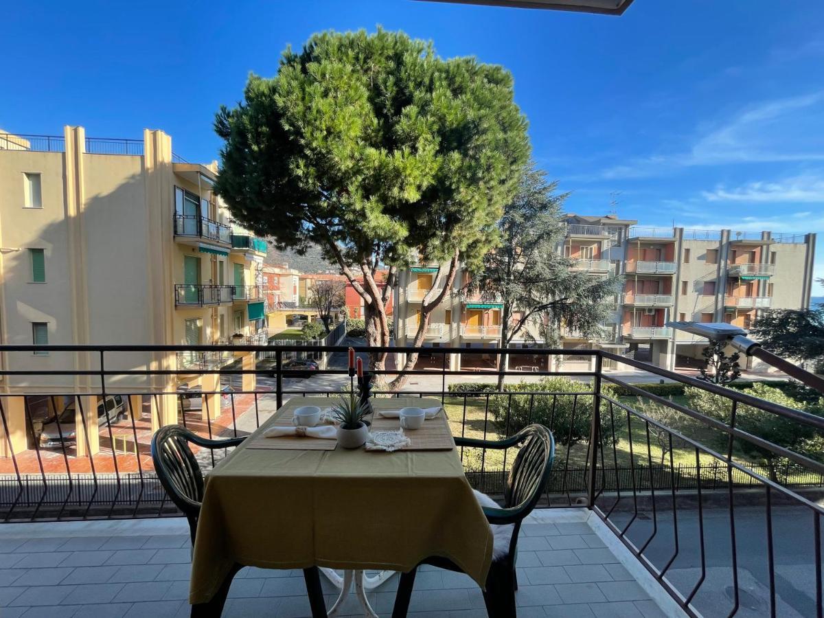 50 Metri Dal Mare - Free Parking E A/C Apartman Pietra Ligure Kültér fotó