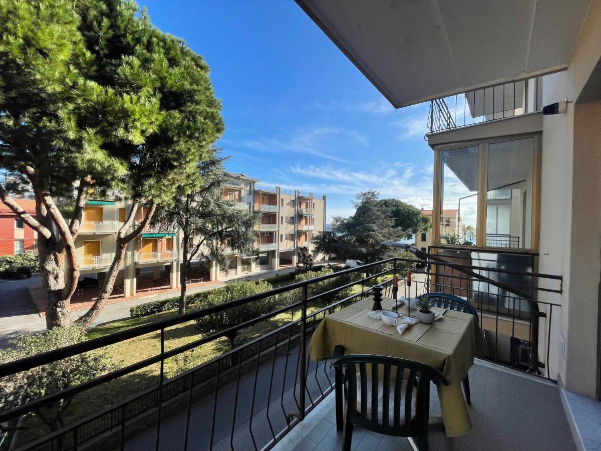 50 Metri Dal Mare - Free Parking E A/C Apartman Pietra Ligure Kültér fotó