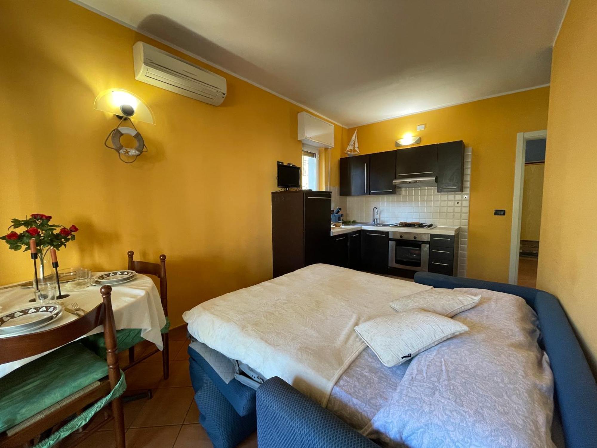 50 Metri Dal Mare - Free Parking E A/C Apartman Pietra Ligure Kültér fotó
