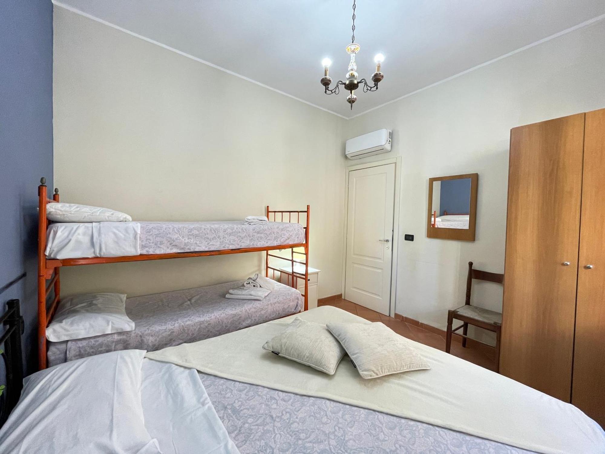 50 Metri Dal Mare - Free Parking E A/C Apartman Pietra Ligure Kültér fotó