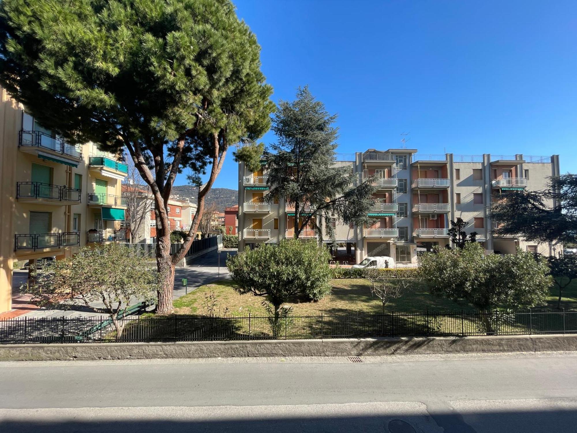 50 Metri Dal Mare - Free Parking E A/C Apartman Pietra Ligure Szoba fotó