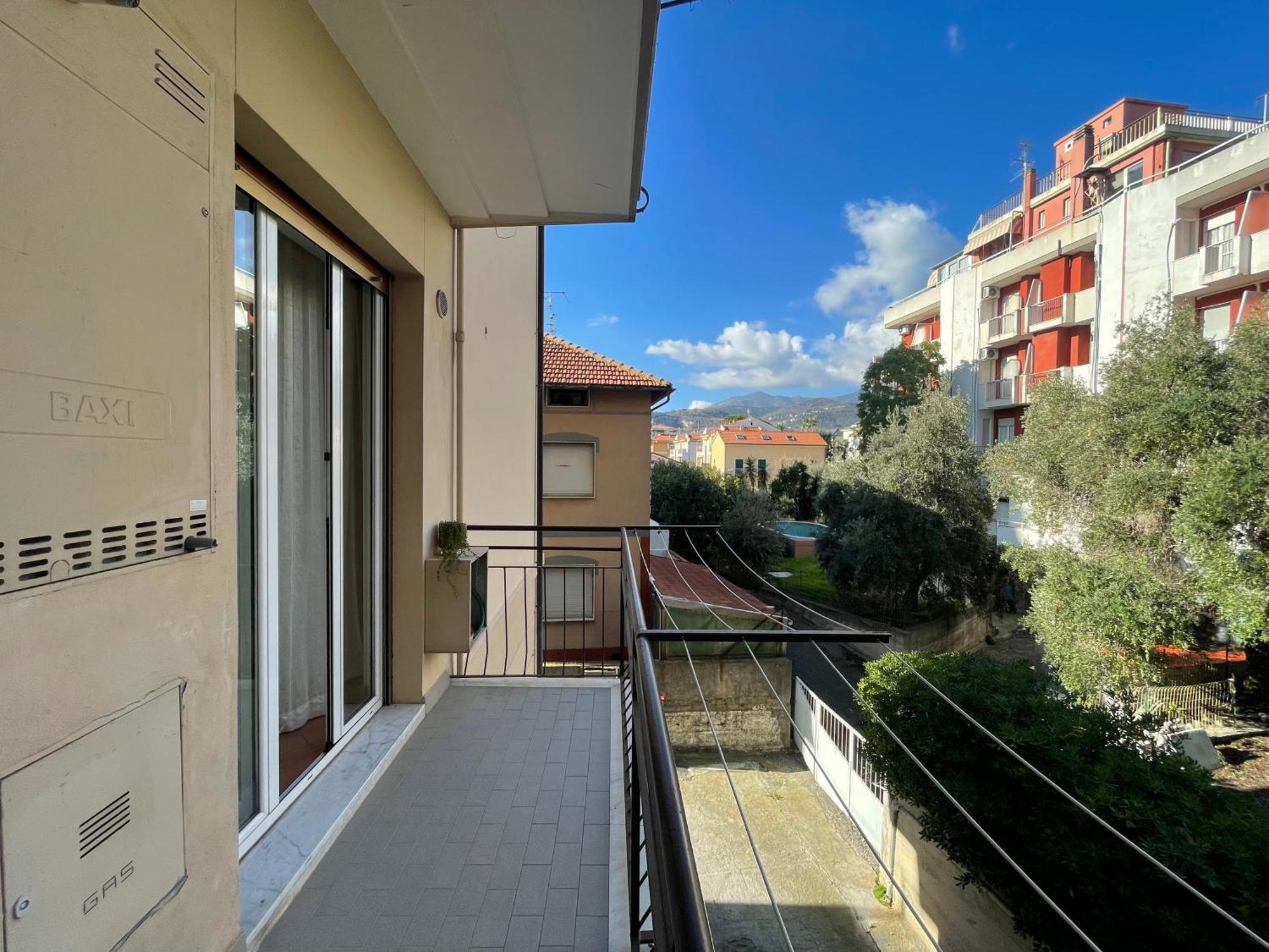 50 Metri Dal Mare - Free Parking E A/C Apartman Pietra Ligure Szoba fotó