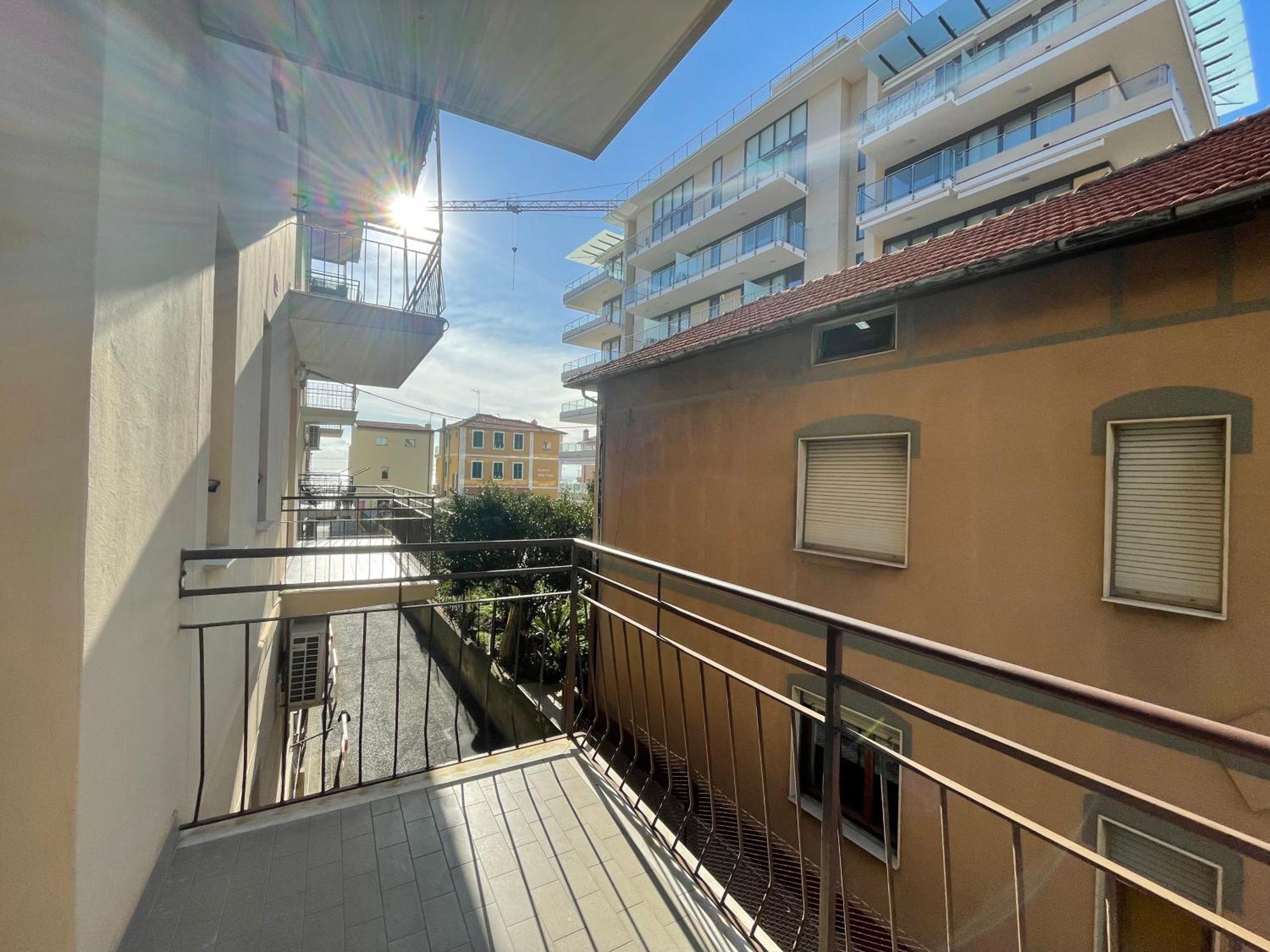 50 Metri Dal Mare - Free Parking E A/C Apartman Pietra Ligure Szoba fotó